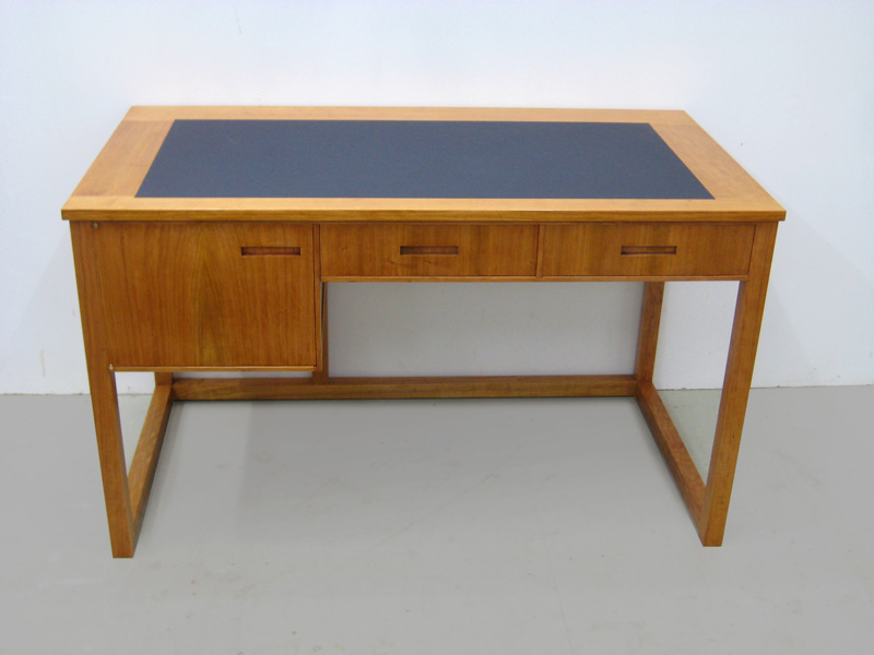 Schreibtisch ST2 Kirschbaum, Linoleum